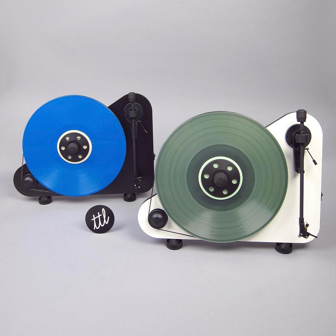 Pro-Ject: Vertical Turntable Right w/ Bluetooth - White (VT-E BT R) -  (Open Box Special)