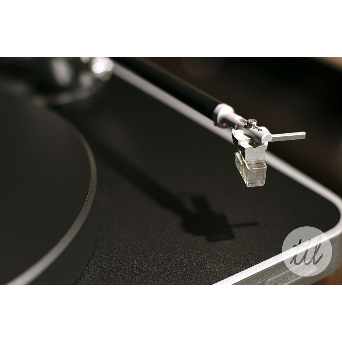 Clearaudio: Concept AiR Turntable - Concept Tonearm / Concept Cartridge