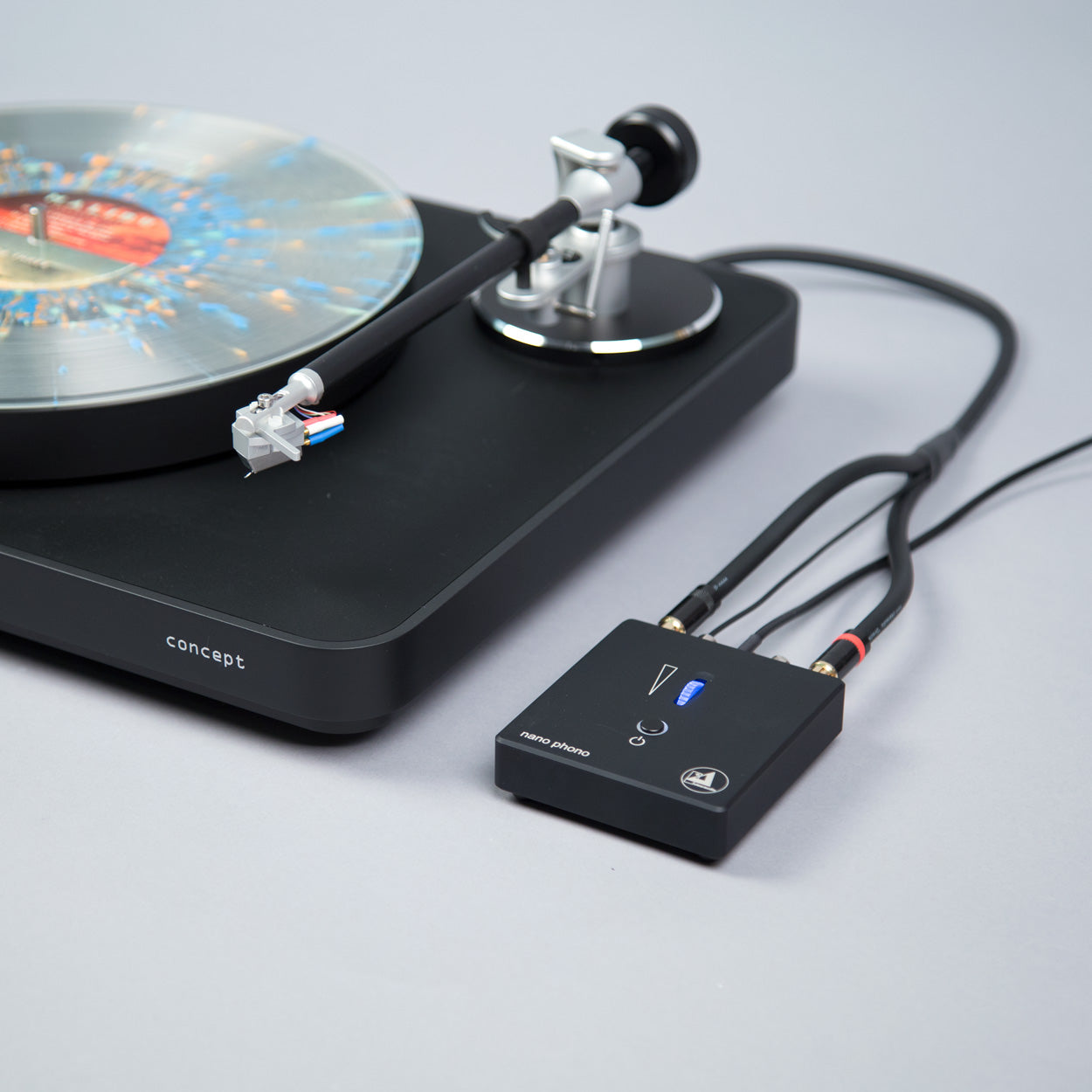 Clearaudio: Concept AiR Black Turntable - Concept Tonearm / Concept Cartridge (Open Box Special)