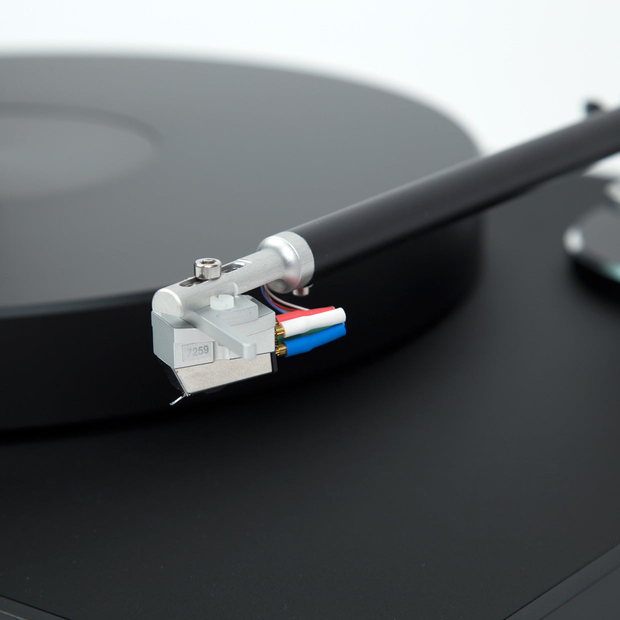 Clearaudio: Concept AiR Black Turntable - Concept Tonearm / Concept Cartridge (Open Box Special)